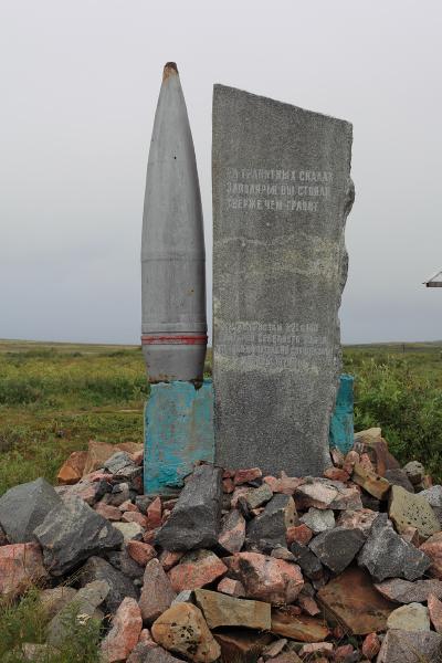 Another monument for WW2 defenders of polar region (with 152mm shell)